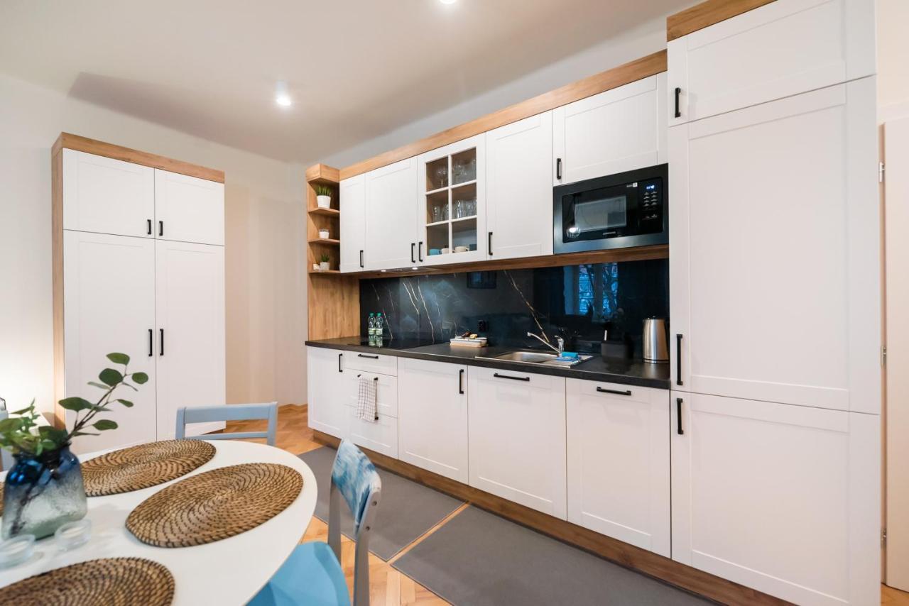 Old Town Eclectic Apartment For 6 People وارسو المظهر الخارجي الصورة